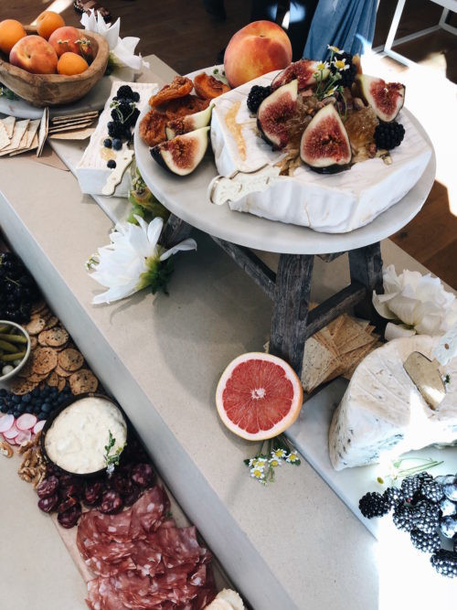 Когда стоит выбирать на свадьбу кейтеринг, а