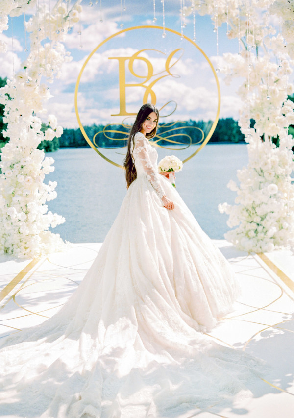 Белоснежная свадьба на берегу озера