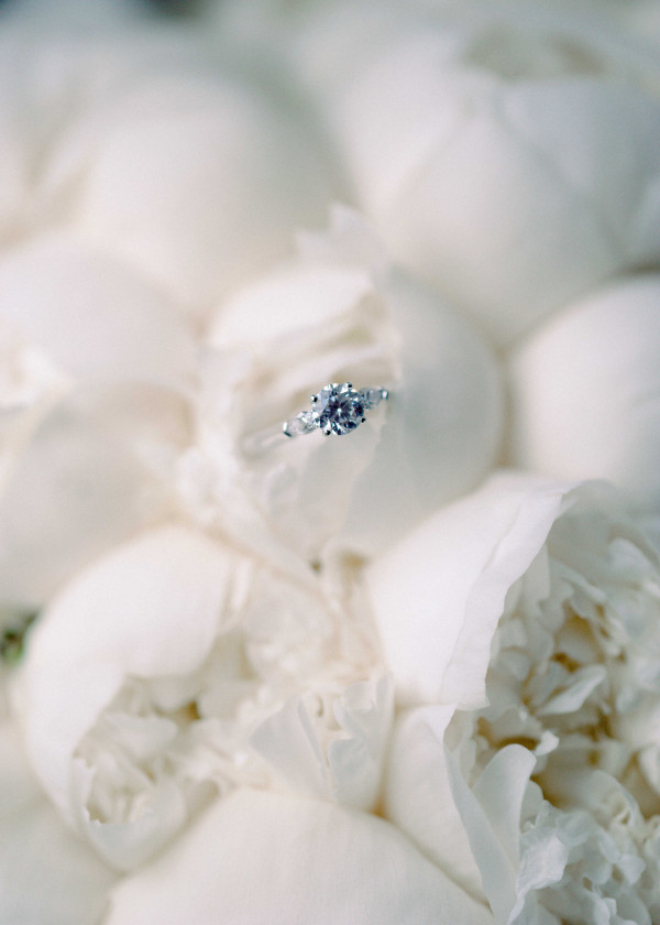 Белоснежная свадьба на берегу озера