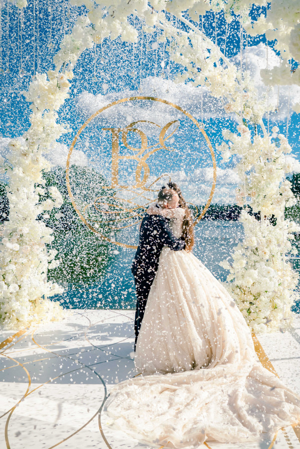 Белоснежная свадьба на берегу озера