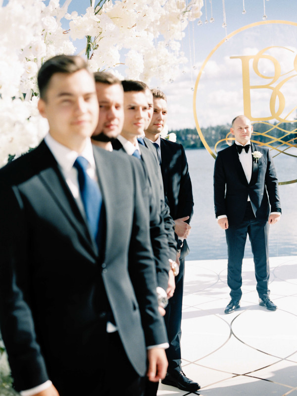 Белоснежная свадьба на берегу озера