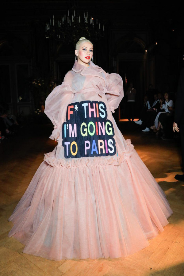 Свадебные платья с надписями – тренд 2020