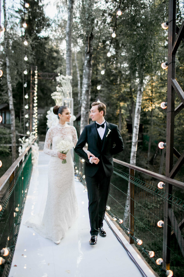 Летняя свадьба среди сосен