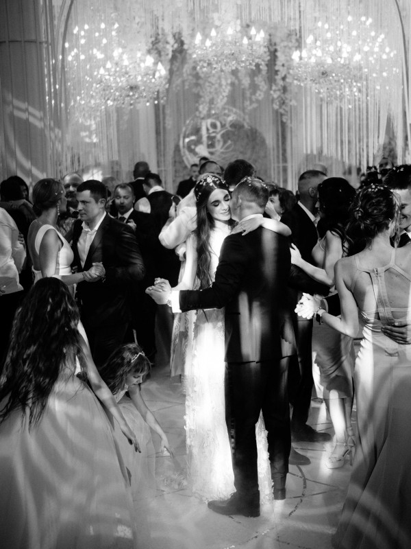 Белоснежная свадьба на берегу озера