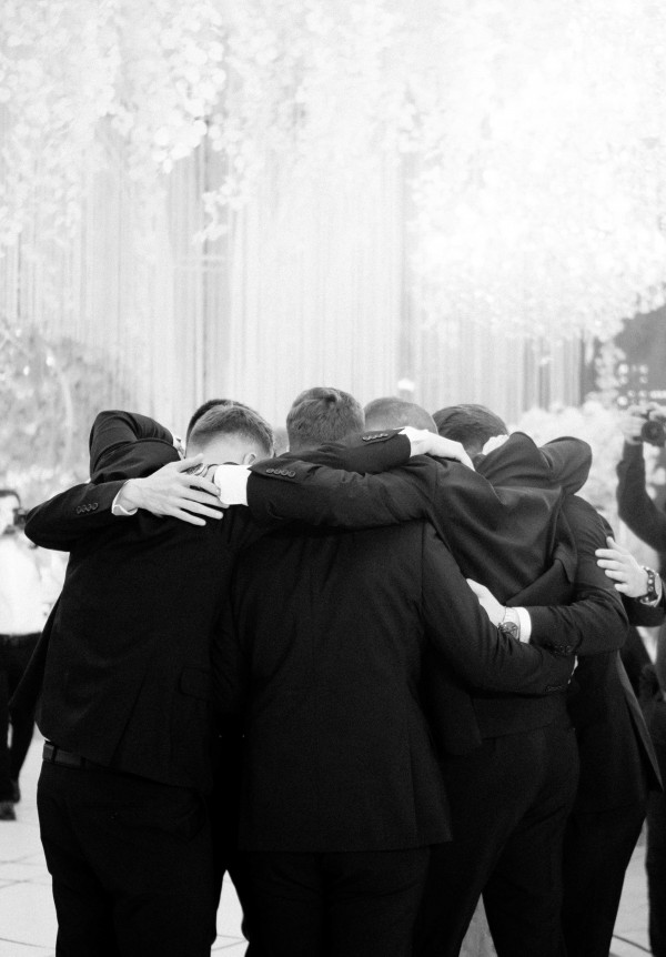 Белоснежная свадьба на берегу озера