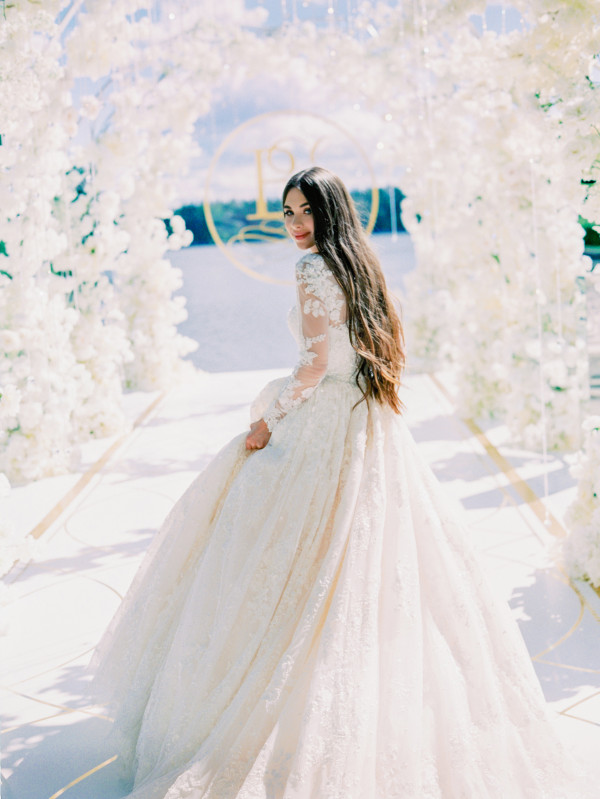 Белоснежная свадьба на берегу озера