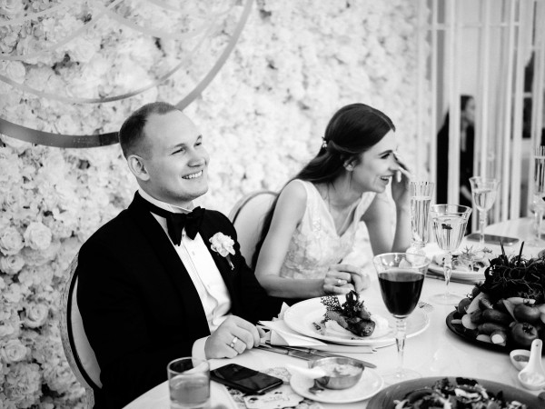 Белоснежная свадьба на берегу озера