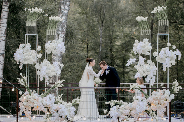 Летняя свадьба среди сосен