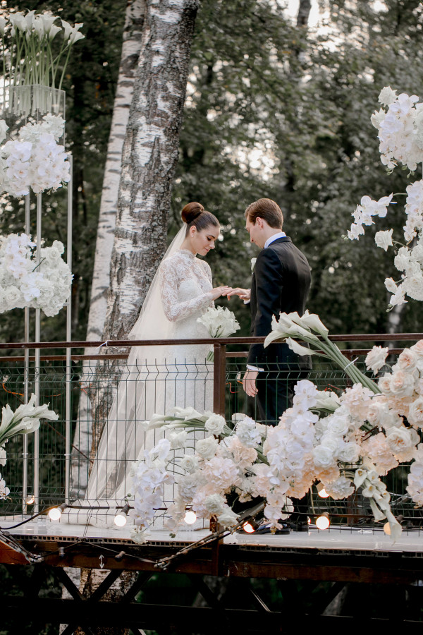 Летняя свадьба среди сосен