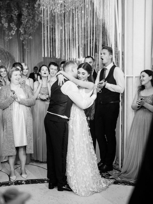 Белоснежная свадьба на берегу озера