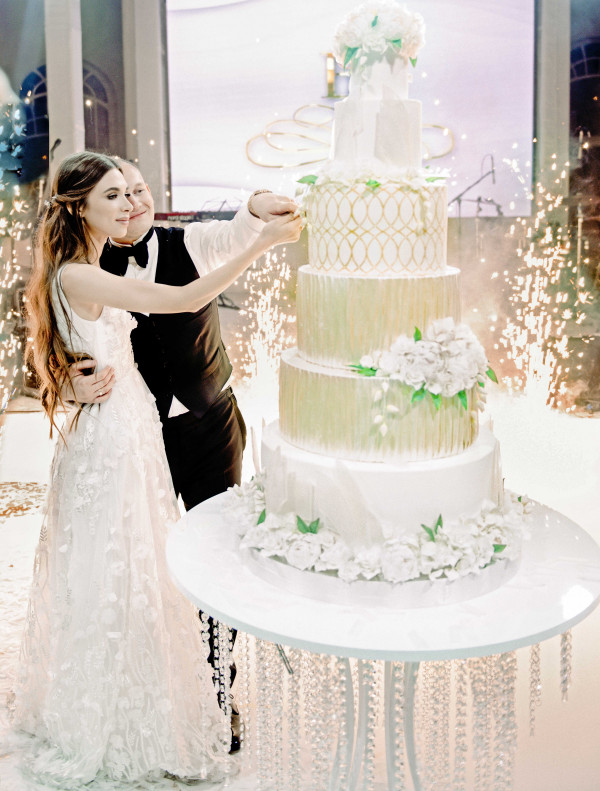 Белоснежная свадьба на берегу озера