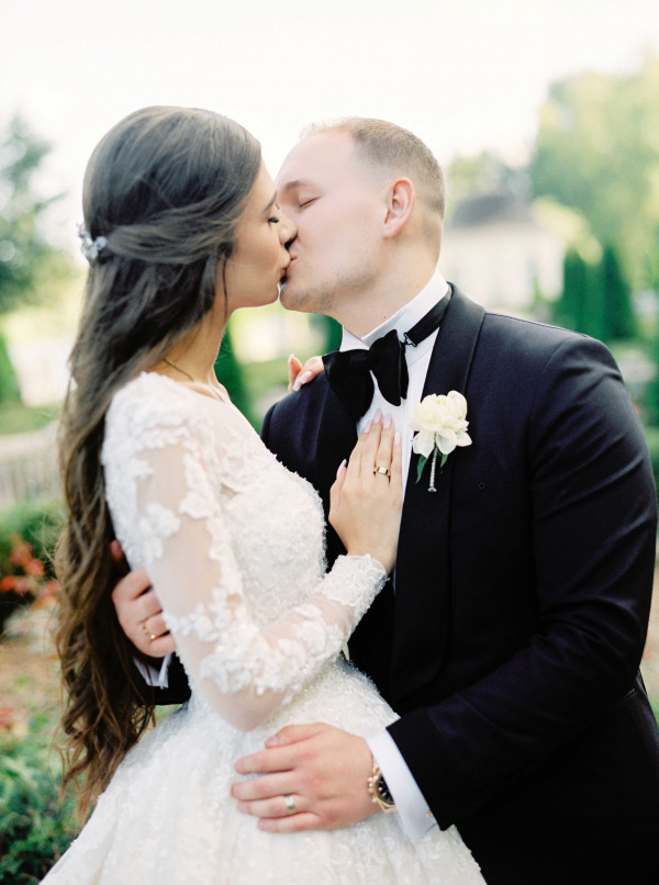 Белоснежная свадьба на берегу озера