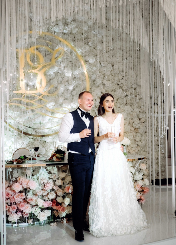 Белоснежная свадьба на берегу озера