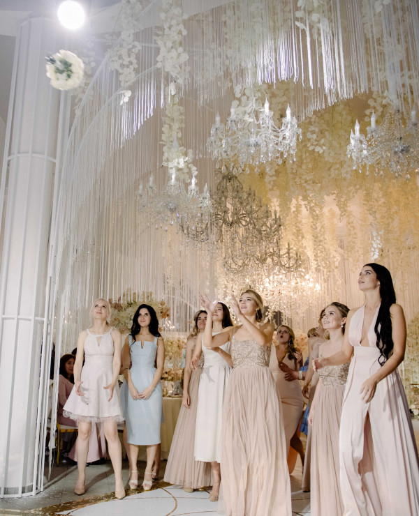 Белоснежная свадьба на берегу озера