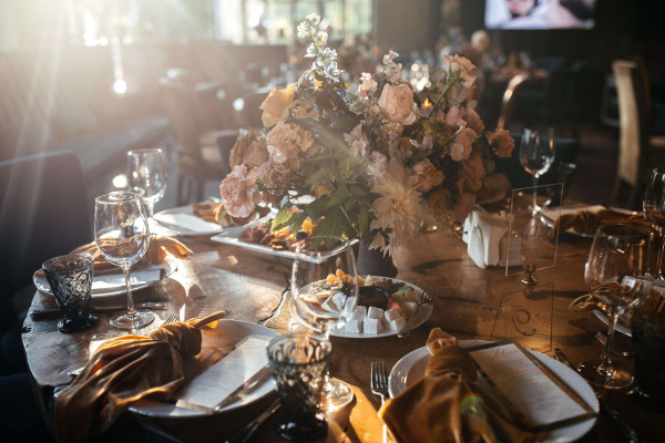 Оформление свадьбы в золотых оттенках: 6 идей