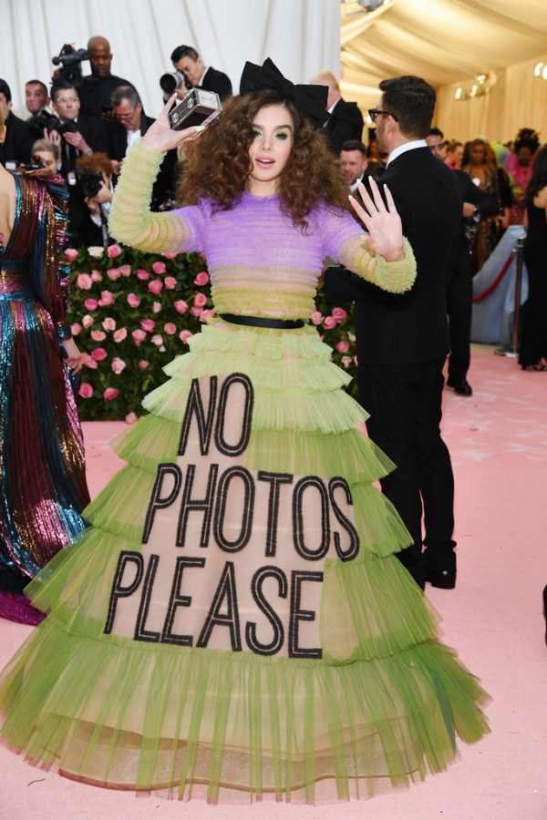 Свадебные платья с надписями – тренд 2020