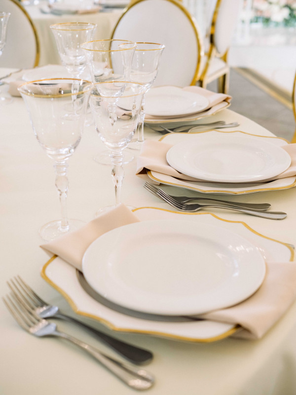 Белоснежная свадьба на берегу озера