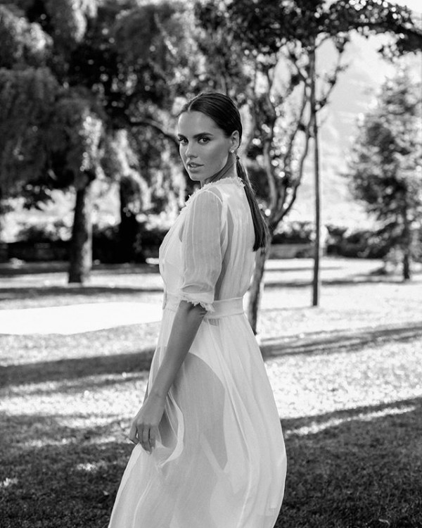 Утро невесты: съемка Дарьи Клюкиной в бассейне