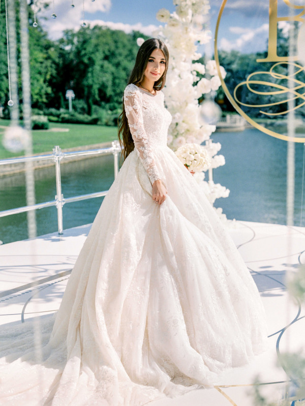 Белоснежная свадьба на берегу озера