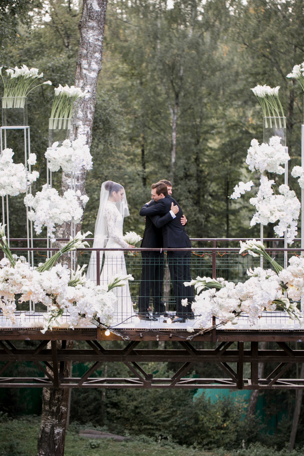 Летняя свадьба среди сосен