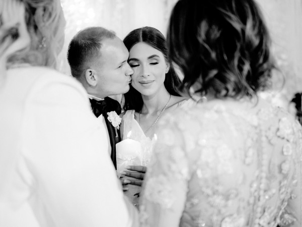 Белоснежная свадьба на берегу озера