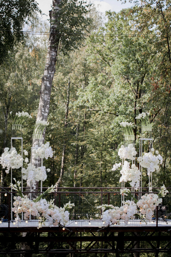 Летняя свадьба среди сосен