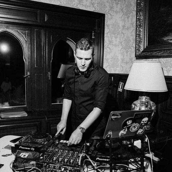 Диджеи Илья Бачурин