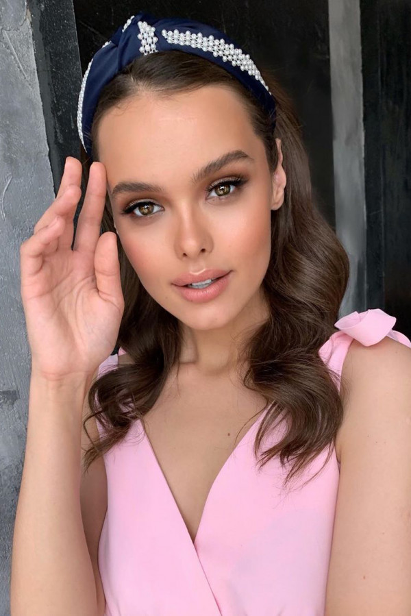 Стрелки — беспроигрышный вариант для свадебного макияжа