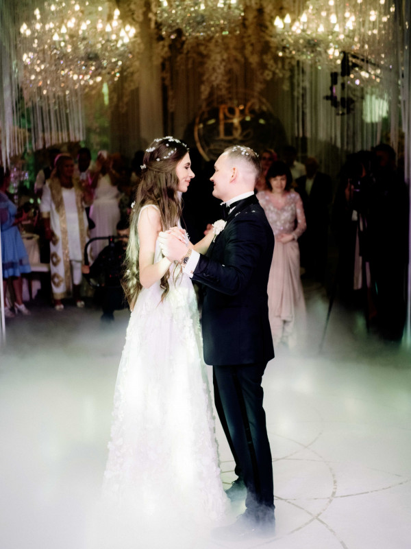 Белоснежная свадьба на берегу озера