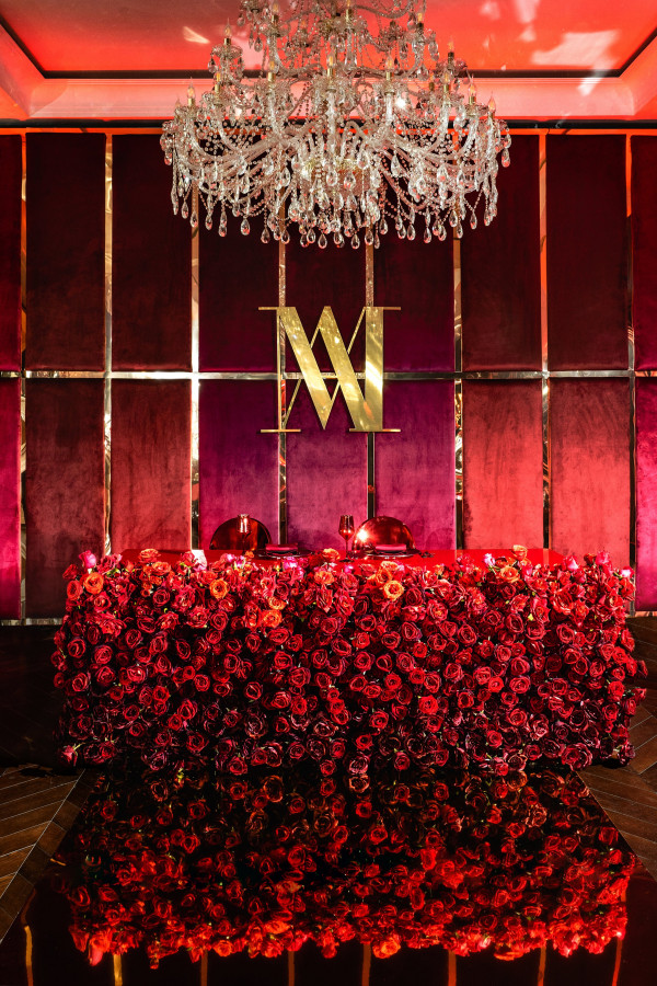 Три варианта свадебного оформления, утопающего в цветах