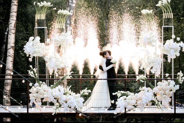 Летняя свадьба среди сосен