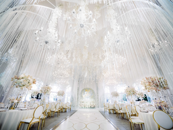 Белоснежная свадьба на берегу озера