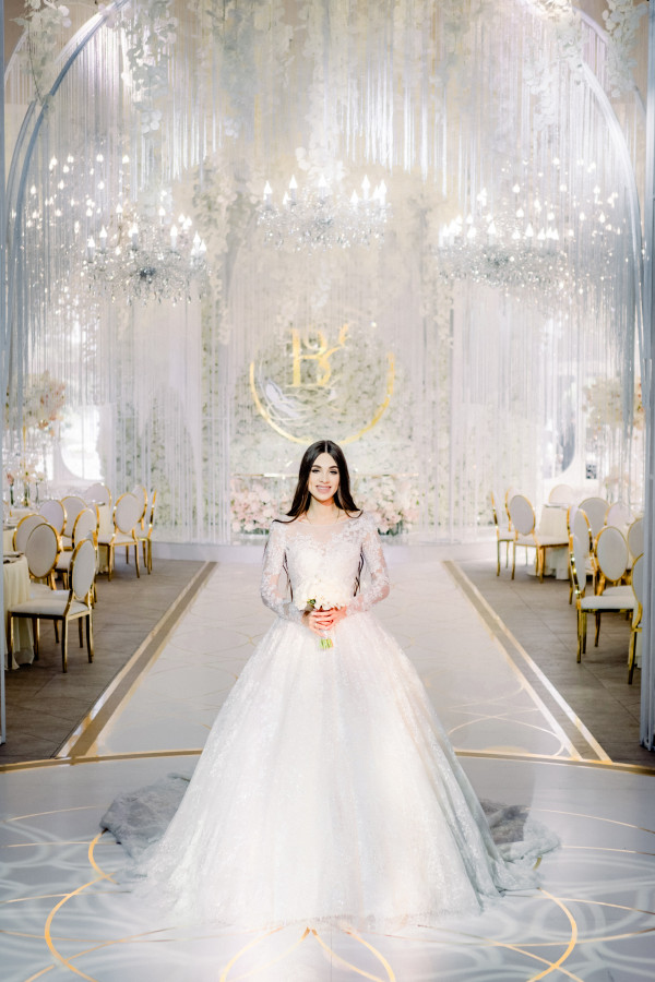 Белоснежная свадьба на берегу озера