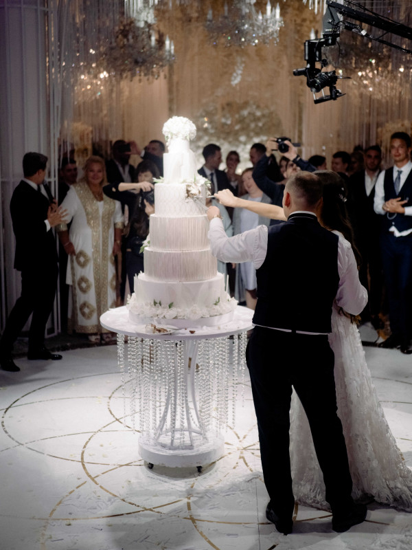 Белоснежная свадьба на берегу озера