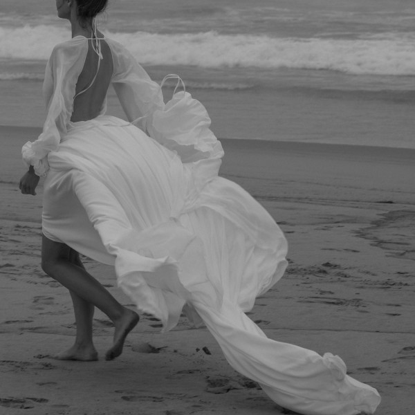 Предсвадебная съемка на берегу океана