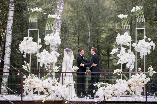 Летняя свадьба среди сосен