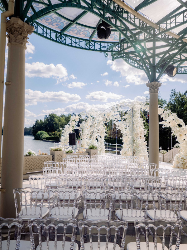 Белоснежная свадьба на берегу озера