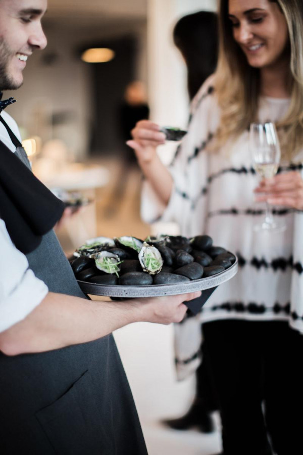 Когда стоит выбирать на свадьбу кейтеринг, а