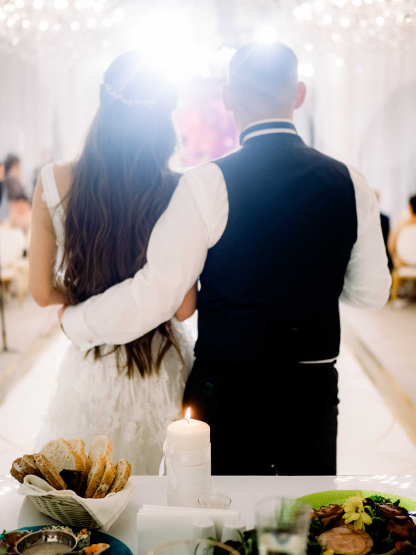 Белоснежная свадьба на берегу озера