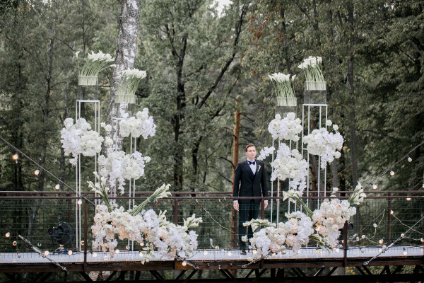 Летняя свадьба среди сосен