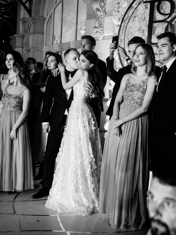 Белоснежная свадьба на берегу озера