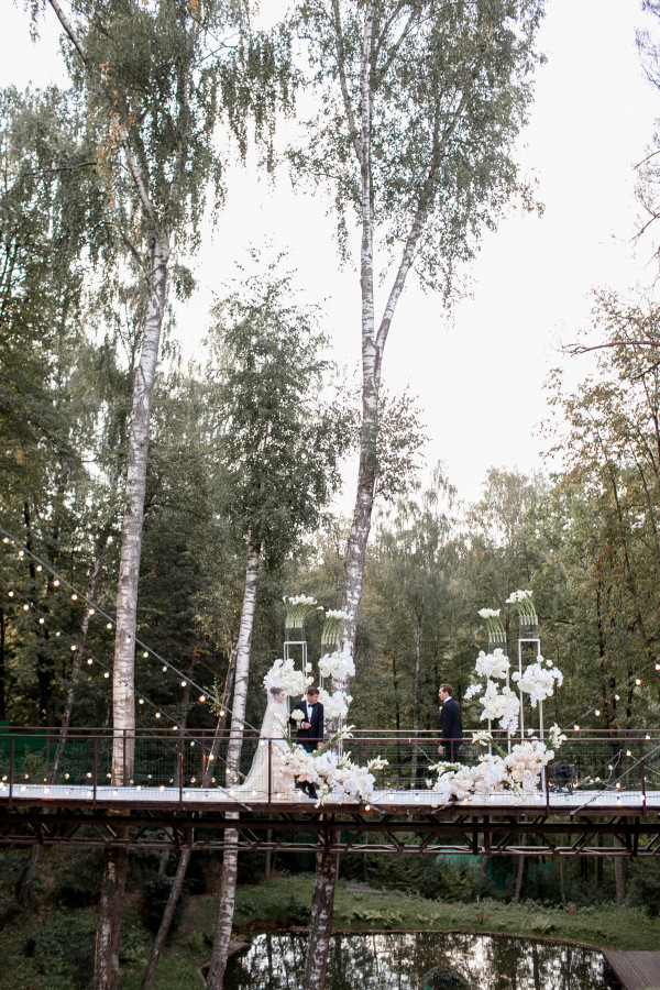 Летняя свадьба среди сосен