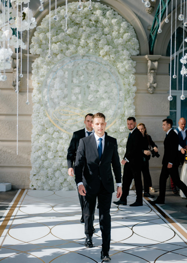 Белоснежная свадьба на берегу озера