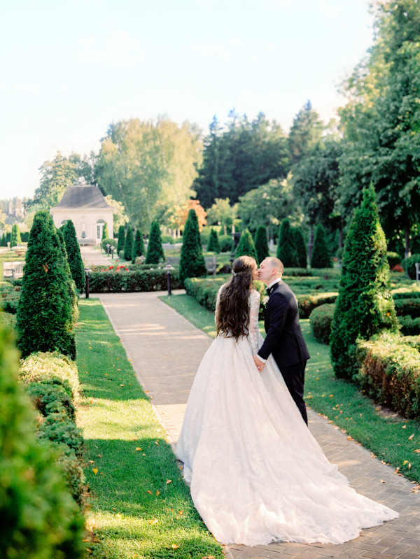 Белоснежная свадьба на берегу озера