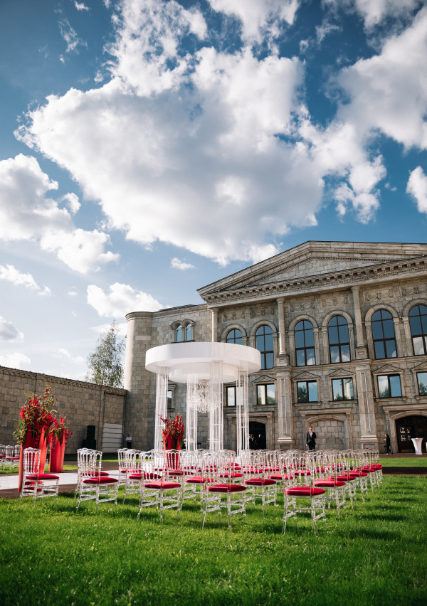 Как создавалась мультимедийная свадьба в старинном замке