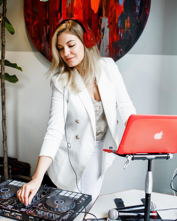 Диджеи Людмила Щербакова