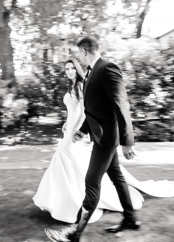 Смазанные свадебные снимки — тренд, а не