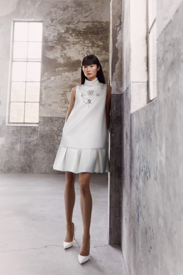 Классические силуэты и пышные детали в коллекции