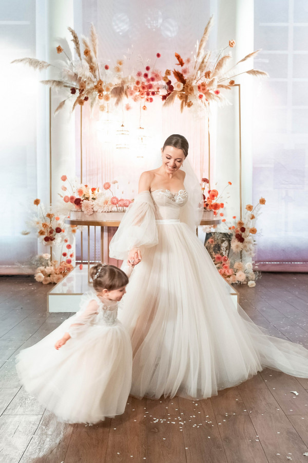 Свадьба с сухоцветами и декором в оттенке