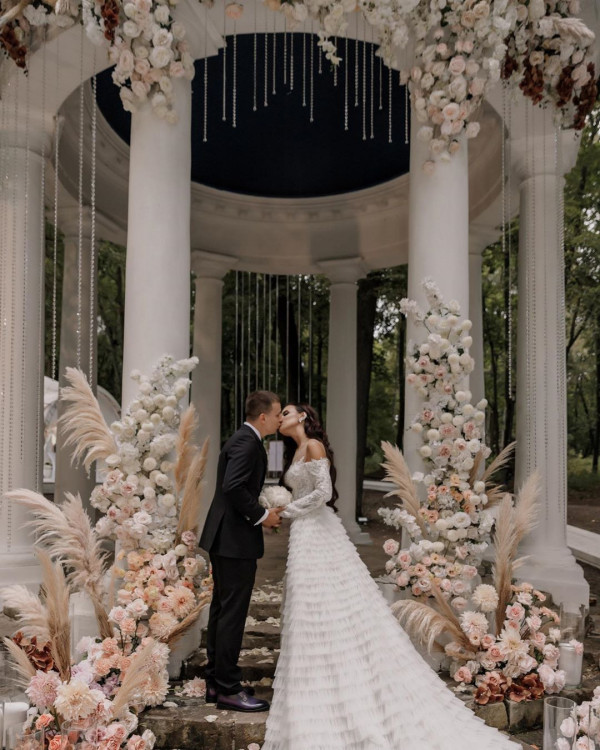 4 свадьбы в один день — как